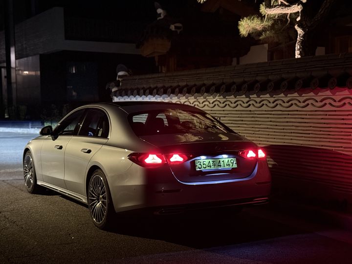 [서울=뉴시스] 김민성 기자 = 메르세데스-벤츠 E450 4MATIC 익스클루시브'. kms@newsis.com. *재판매 및 DB 금지