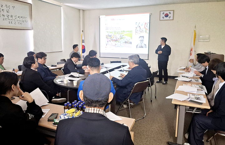 [정읍=뉴시스] 지난 16일 정읍 동학농민혁명계승사업회 사무실에서 제59회 동학농민혁명기념제 조직위원회의가 진행 중이다. *재판매 및 DB 금지
