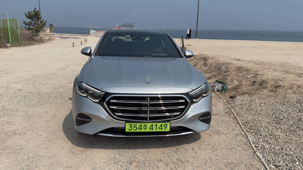 [서울=뉴시스] 김민성 기자 = 메르세데스-벤츠 E450 4matic 익스클루시브'. kms@newsis.com. *재판매 및 DB 금지