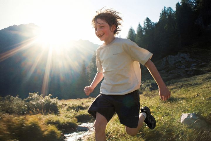 [서울=뉴시스] 에어로 프레쉬 경량 반팔 티셔츠 화보. (사진=블랙야크 키즈 제공) *재판매 및 DB 금지