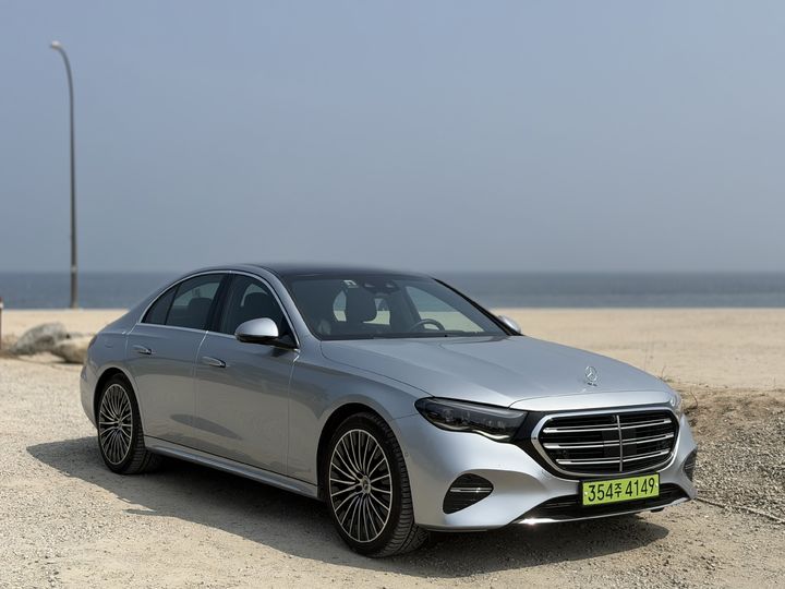 [서울=뉴시스] 김민성 기자 = 메르세데스-벤츠 E450 4matic 익스클루시브'. kms@newsis.com. *재판매 및 DB 금지
