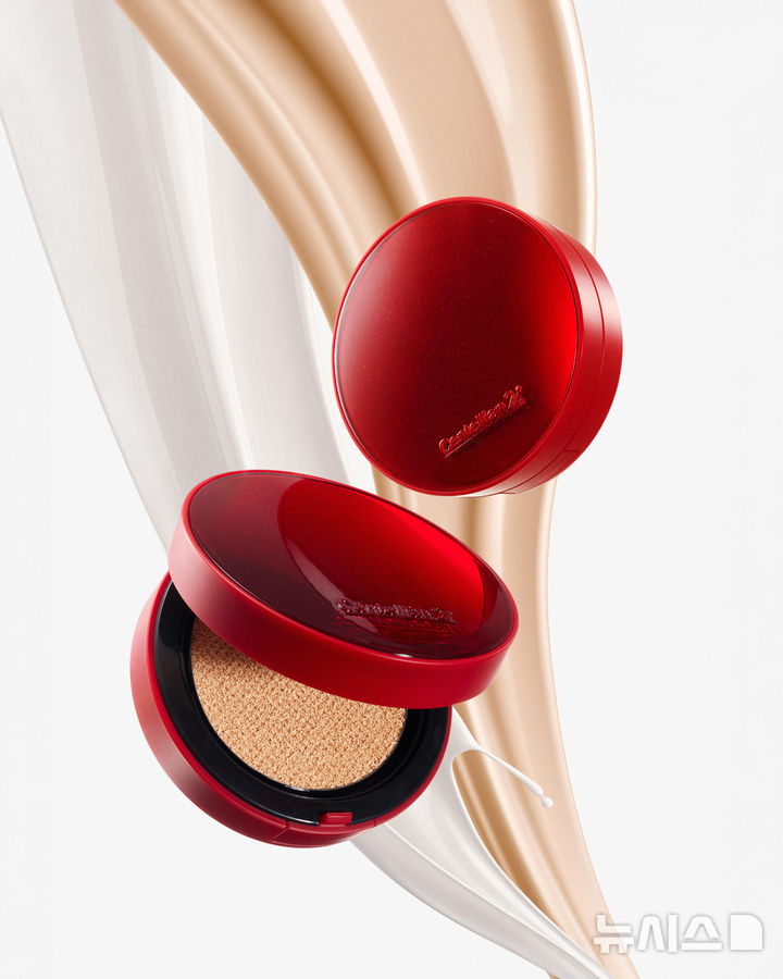 [서울=뉴시스] 동국제약의 더마코스메틱 브랜드 '센텔리안24'가 기미와 노화 등을 관리하고 피부를 커버할 수 있는 기능을 하나로 담은 쿠션을 출시했다. (사진=동국제약 제공) 2026.04.19. photo@newsis.com