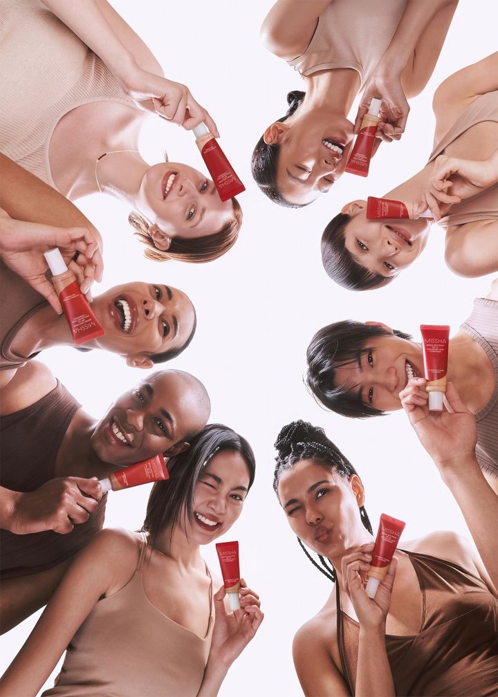 [서울=뉴시스] 미샤 빨간비비 'M 퍼펙트 커버 BB크림' 화보 (사진=에이블씨앤씨 미샤 제공) 2026.04.19. photo@newsis.com *재판매 및 DB 금지