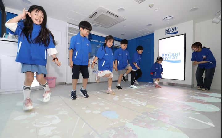 동아오츠카가 포카리스웨트 출시 38주년을 맞아 임직원 가족을 키자니아 '포카리스웨트 수분 연구소'에 초청했다. (사진=동아오츠카 제공) *재판매 및 DB 금지