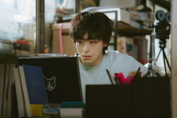 [주말의 OTT] 모두가 휴일과 싸우고 있다