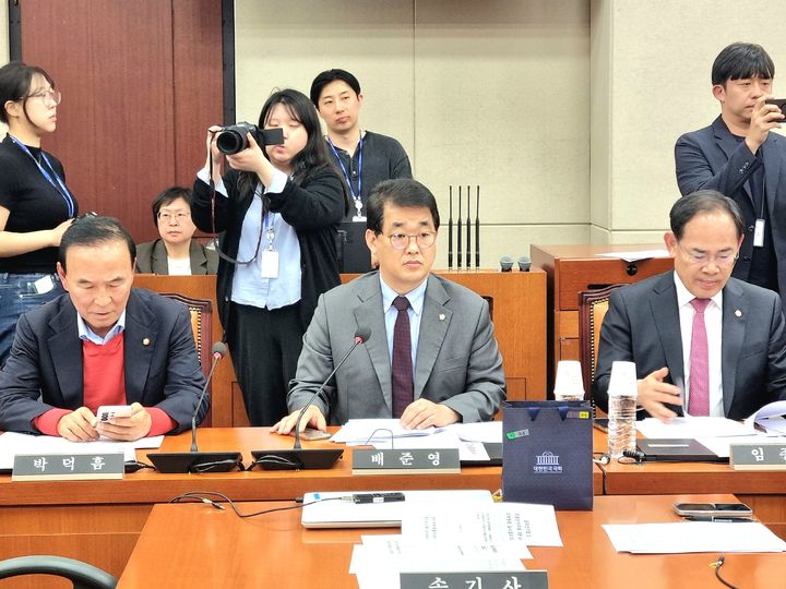 국민의힘 배준영(가운데) 의원. (사진=배준영의원실 제공) *재판매 및 DB 금지