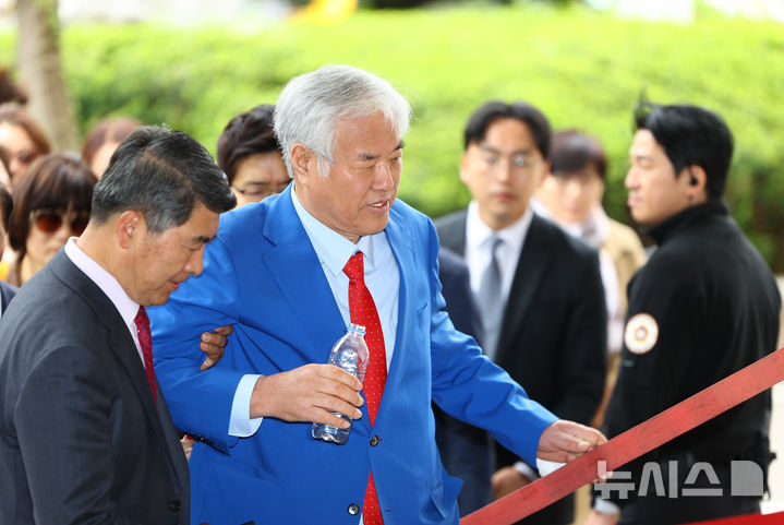 전광훈 목사 법정 출석