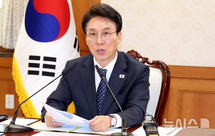 [서울=뉴시스] 추상철 기자 = 김민석 국무총리가 17일 오전 서울 종로구 정부서울청사에서 열린 마약류 대응 관계장관회의에서 발언하고 있다. 2026.04.17. scchoo@newsis.com