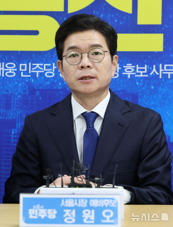 [서울=뉴시스] 조수정 기자 = 정원오 더불어민주당 서울시장 후보가 17일 오전 서울 용산구 강태웅 용산구청장 후보 선거사무소에서 현장 최고위원회의에서 발언하고 있다. 2026.04.17. chocrystal@newsis.com