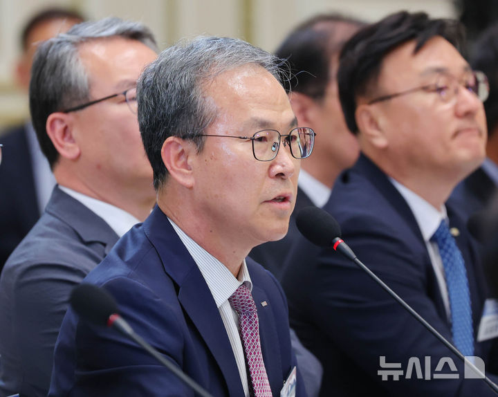 [서울=뉴시스] 고범준 기자 = 방승찬 전 한국전자통신연구원장이 지난 4월 17일 청와대에서 열린 공공기관 및 유관기관 업무보고에서 발언하고 있다. (청와대통신사진기자단) 2026.04.17. bjko@newsis.com