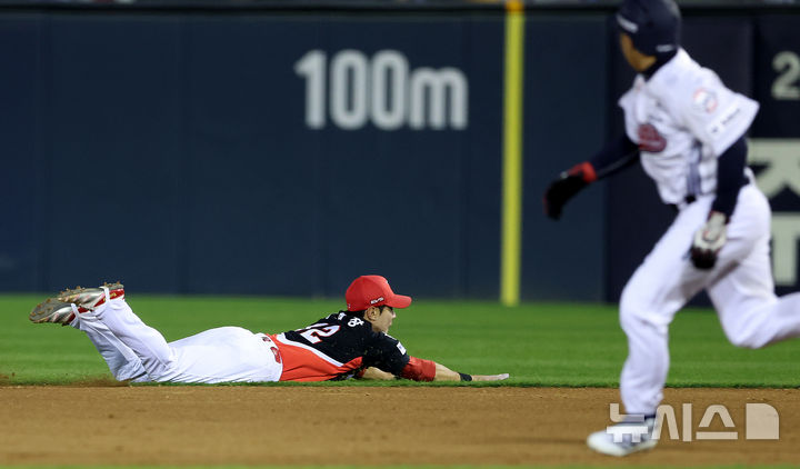 호수비 펼치는 정현창(뉴시스)