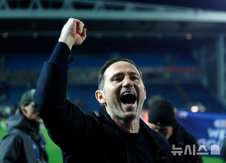 [블랙번=AP/뉴시스] 잉글랜드 프로축구 챔피언십(2부 리그) 코번트리 시티의 프랭크 램파드 감독. 2026.04.17.