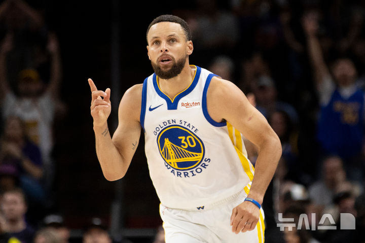 [피닉스=AP/뉴시스] 미국프로농구(NBA) 골든스테이트 워리어스의 스테픈 커리. 2026.04.17.