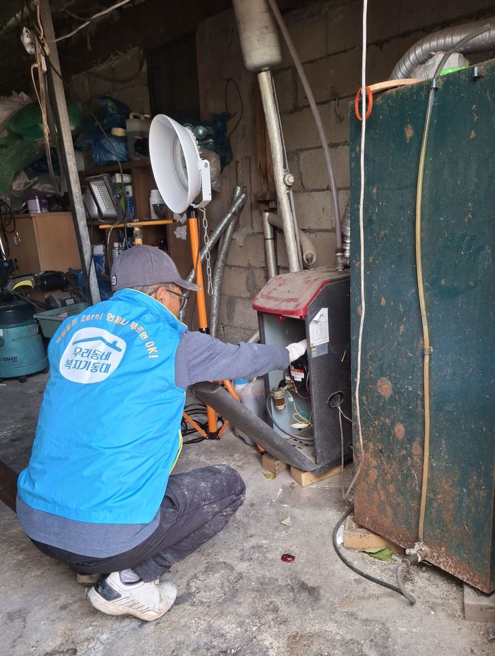 [무안=뉴시스] 전남도 취약계층 겨울나기 보일러점검 지원사업. (사진=전남도 제공) 2026.04.18. photo@newsis.com *재판매 및 DB 금지