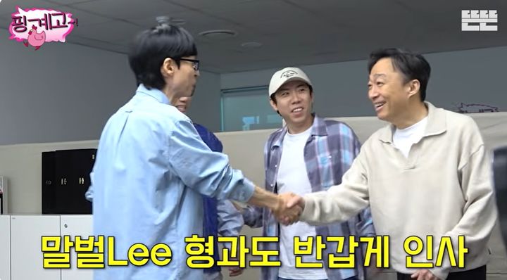 [서울=뉴시스] 배우 이성민이 18일 유튜브 채널 '뜬뜬'에 출연해 영화 촬영을 위해 10㎏을 감량한 근황을 공개했다. (사진=유튜브 채널 뜬뜬) 2026.04.18. photo@newsis.com *재판매 및 DB 금지