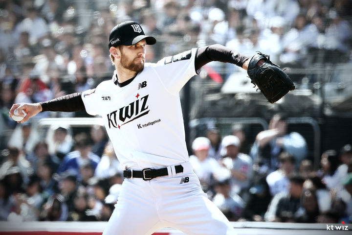 [서을=뉴시스] 프로야구 KT 위즈 케일럽 보쉴리가 5일 수원KT위즈파크에서 열린 2026 신한 쏠 KBO리그 삼성 라이온즈전에 선발 등판해 공을 던지고 있다. (사진=KT 위즈 제공) 2026.04.05. *재판매 및 DB 금지