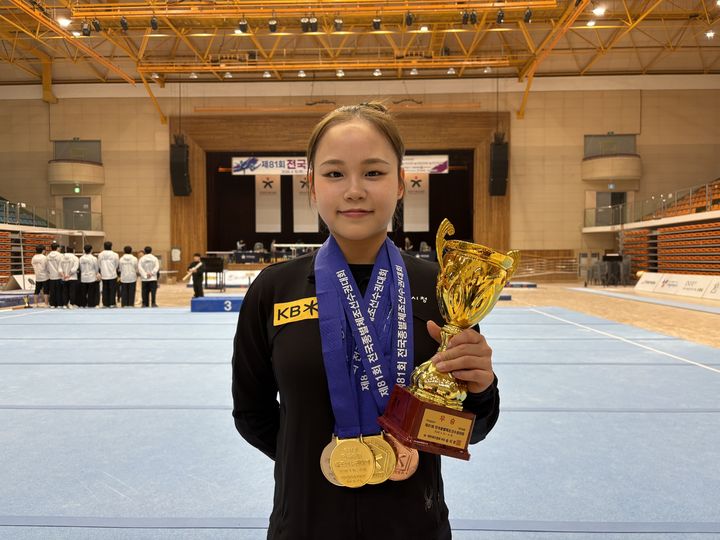 [서울=뉴시스] 기계체조 선수 여서정(제천시청)이 18일 충북 제천체육관에서 열린 제81회 전국종별체조선수권대회 기계체조 여자 일반부에서 2관왕에 올랐다. (사진=올댓스포츠 제공) 2026.04.18. *재판매 및 DB 금지