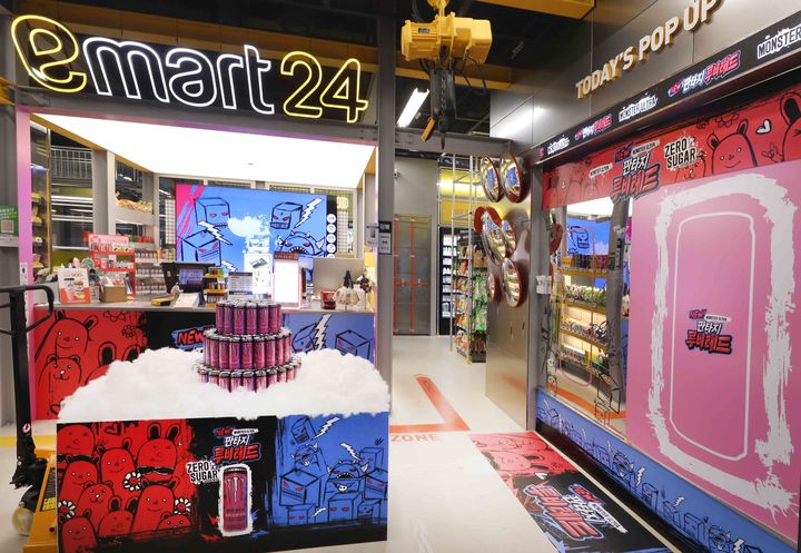 [서울=뉴시스] 이마트24 '트렌드랩 성수점', '몬스터 에너지' 팝업존 새단장 *재판매 및 DB 금지