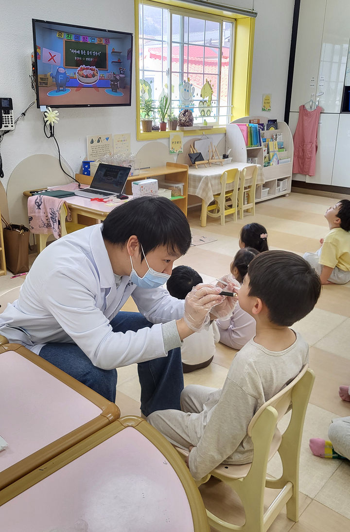 정선군보건소의 찾아가는 '치아튼튼 구강교실' 운영 모습.(사진=정선군 제공) *재판매 및 DB 금지