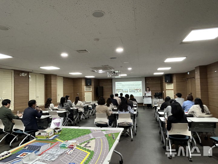 [시흥=뉴시스] 시흥시가 '신속대응반 재난응급의료 중점교육·훈련'을 진행하고 있다. (사진=시흥시 제공).2026.04.19.photo@newsis.com