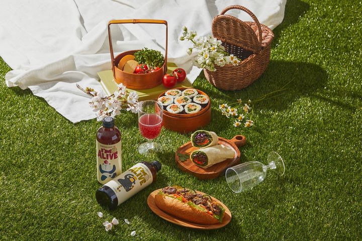 [서울=뉴시스] 현대그린푸드가 공식 온라인몰 '그리팅몰'에서 캠핑용 간편식 4종을 새롭게 선보인다.(사진=현대그린푸드) *재판매 및 DB 금지