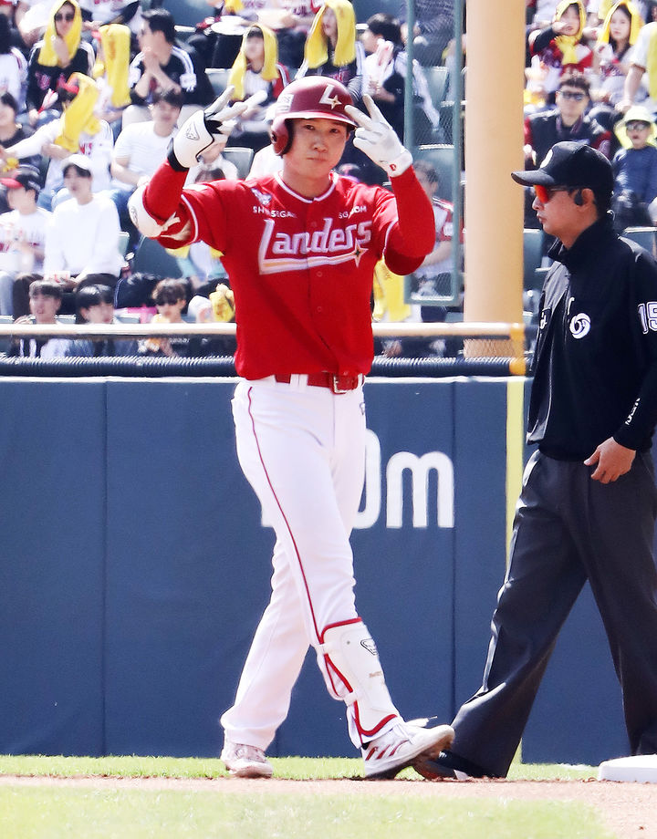 [서울=뉴시스] 프로야구 SSG 랜더스의 박성한. (사진 = SSG 랜더스 제공) *재판매 및 DB 금지