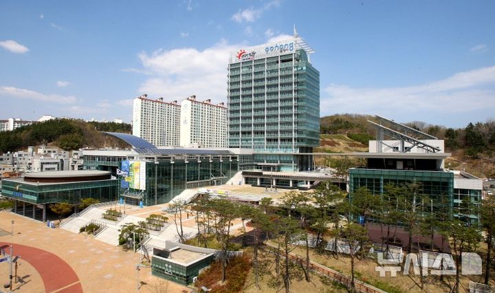 [포항=뉴시스] = 포항시청 전경. 2026.04.19. photo@newsis.com