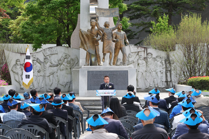 19일 충북 청주시 상당구 수동 상당공원에서 열린 제66주년 4·19혁명 기념식에서 김영환 충북지사가 기념사를 하고 있다. (사진=충북도 제공) *재판매 및 DB 금지