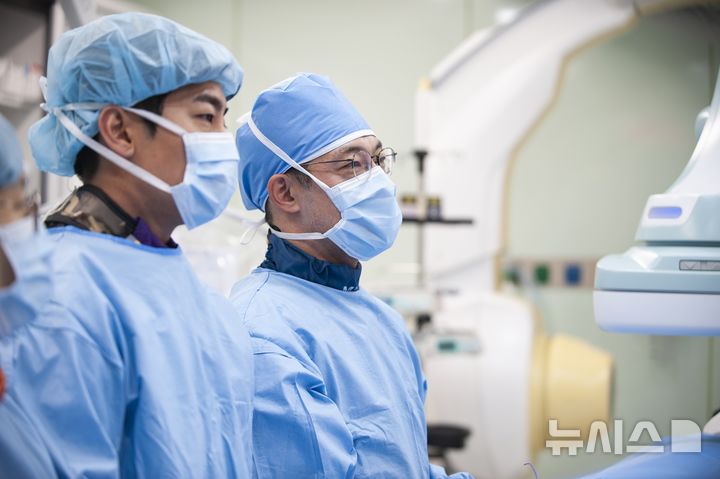 "AI가 영상 보정"…관상동맥술 방사선 피폭량 절반 '뚝'