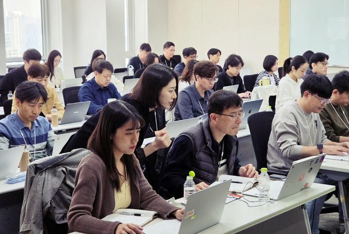 SKB, 전 구성원 AI 전문가 만든다…"AI 에이전트 직접 만들어 직무 활용"