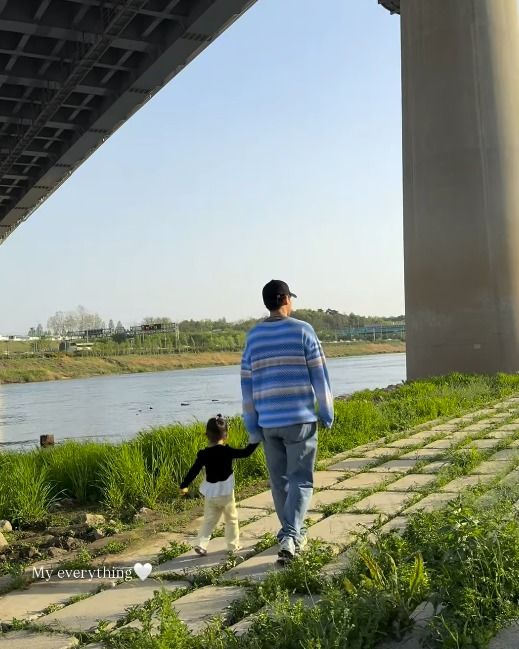 [서울=뉴시스] 둘째를 임신 중인 배우 이다인이 남편인 가수 겸 배우 이승기와 첫째 딸의 일상을 공개했다. (사진=이다인 인스타그램 캡처) 2026.04.20. photo@newsis.com *재판매 및 DB 금지