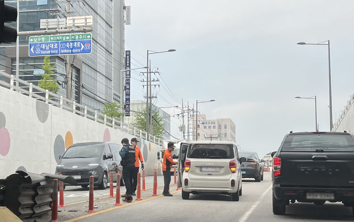 [사진=뉴시스] 20일 오전 8시48분께 광주 서구 농성지하차도 입구에서 접촉 사고가 잇따라 발생해 출근길 극심한 정체가 빚어지고 있다. (사진=독자 제공) 2026.04.20. photo@newsis.com *재판매 및 DB 금지