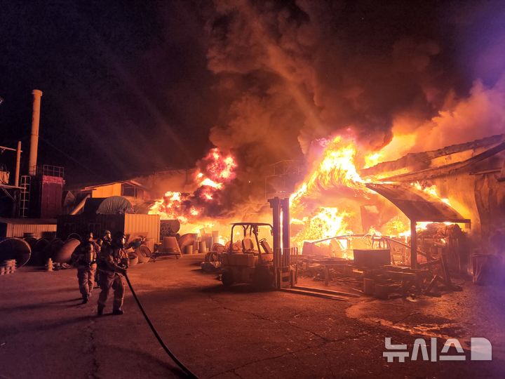 [양주=뉴시스] 화재 현장. (사진=경기도북부소방재난본부 제공) 2026.04.20 photo@newsis.com