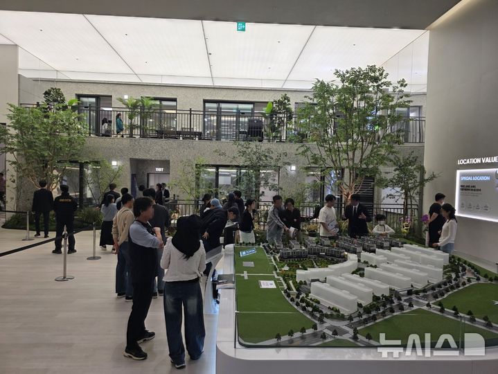 [서울=뉴시스] 동탄 그웬 160 견본주택 내부. 