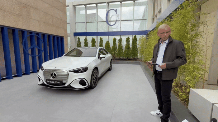 [서울=뉴시스] 류인선 기자 = 라이코 울브리히트 메르세데스-벤츠 AG MB.EA-M 플랫폼 제품 전문가가 20일 서울 강남구 안다즈 호텔에서 디 올-뉴 일렉트릭 C-클래스를 설명하고 있다. 2026.4.20. photo@newsis.com *재판매 및 DB 금지