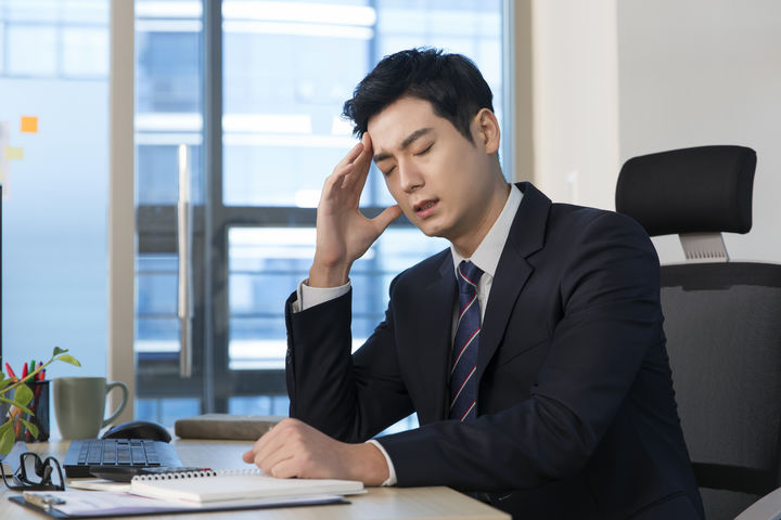 [서울=뉴시스] 대기 오염이 심할수록 편두통 발생 위험이 높아진다는 연구 결과가 나왔다. (사진=유토이미지)