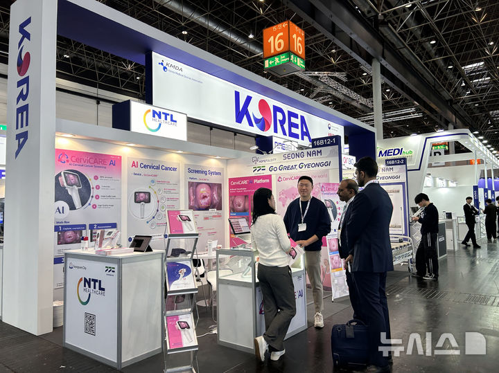 [성남=뉴시스] 지난 2024년 독일 뒤셀도르프 의료기기 전시회(MEDICA)에 마련된 성남기업 전시부스 (사진=성남시 제공) 2026.04.20.photo@newsis.com