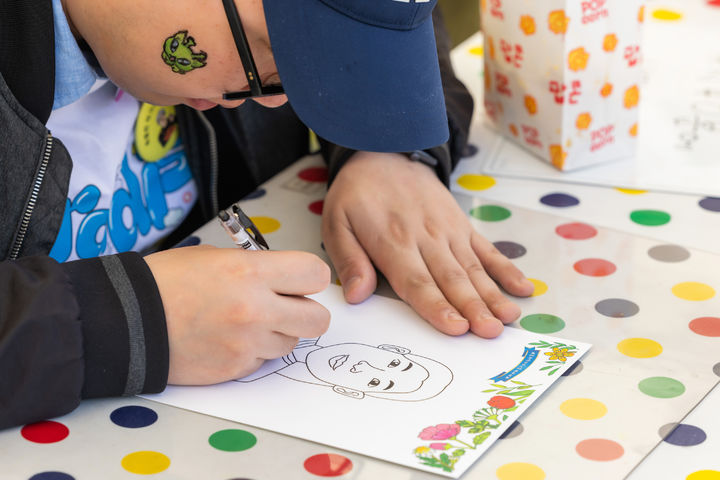 ‘2025 아이소리 페스티벌’의_발달장애인 작가 백종하 캐리커처 드로잉 프로그램. (사진=파라다이스 그룹) *재판매 및 DB 금지