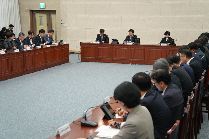 [제주=뉴시스] 20일 오전 제주도청 탐라홀에서 주간혁신성장회의가 열리고 있다. (사진=제주도 제공) 2026.04.20. photo@newsis.com *재판매 및 DB 금지