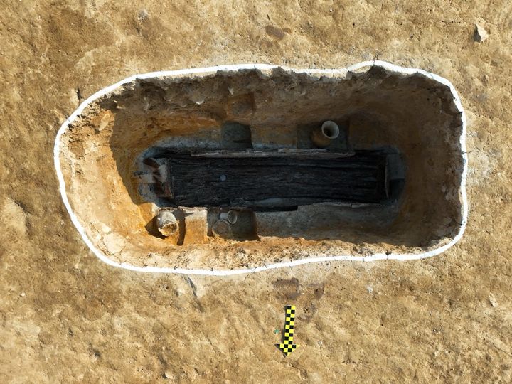 [창원=뉴시스] 강경국 기자 = 국가 사적 '창원 다호리 고분군' 발굴조사 현장에서 발견된 목관묘 모습. (사진=창원시청 제공). 2026.04.20. photo@newsis.com *재판매 및 DB 금지