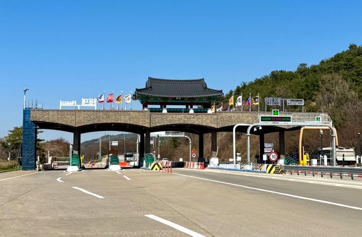 [서산=뉴시스] 서해안고속도로 해미톨게이트 전경. (사진=서산시 제공) 2026.04.20. photo@newsis.com *재판매 및 DB 금지
