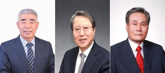 [세종=뉴시스](사진 왼쪽부터)국민훈장모란장을 받은 임흥빈 전남장애인단체총연합회 상임대표, 국민훈장목련장을 받은 이경욱 부산국제장애인협의회 상임고문, 국민훈장석류장을 받은 김락환 한국교통장애인협회 회장. (사진=보건복지부 제공) 2026.04.20. photo@newsis.com *재판매 및 DB 금지