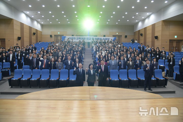 '195명 신규채용' 덩치 커진 식약처..."심사단축 가속도" - 뉴스 썸네일 이미지
