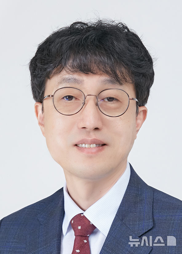 [전주=뉴시스]윤난슬 기자 = 전북대학교는 수의과대학 조호성 교수가 범정부 바이오 정책을 총괄하는 국가바이오혁신위원회 위원으로 위촉됐다고 20일 밝혔다. (사진=전북대 제공) photo@newsis.com