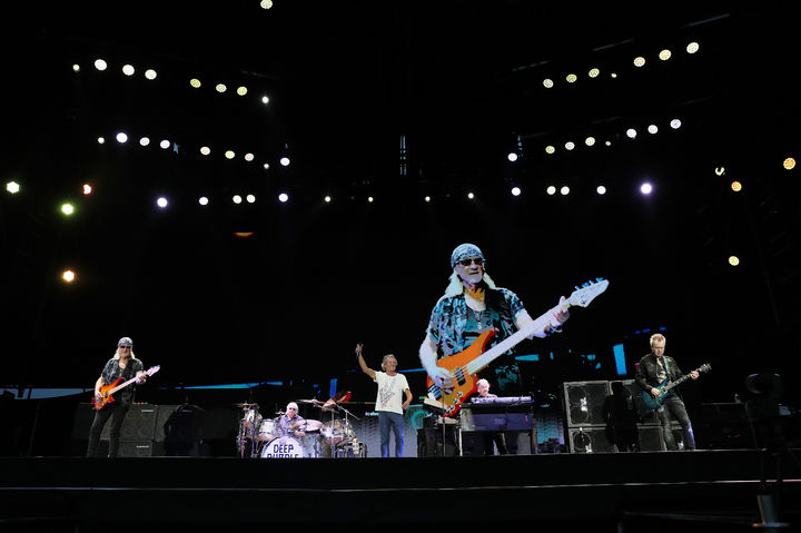 [서울=뉴시스] 왼쪽부터 로저 글로버(베이스), 이언 페이스(드럼), 이언 길런(보컬), 돈 에어리(키보드), 기타 사이먼 맥브라이드.(사진=파라다이스시티) *재판매 및 DB 금지