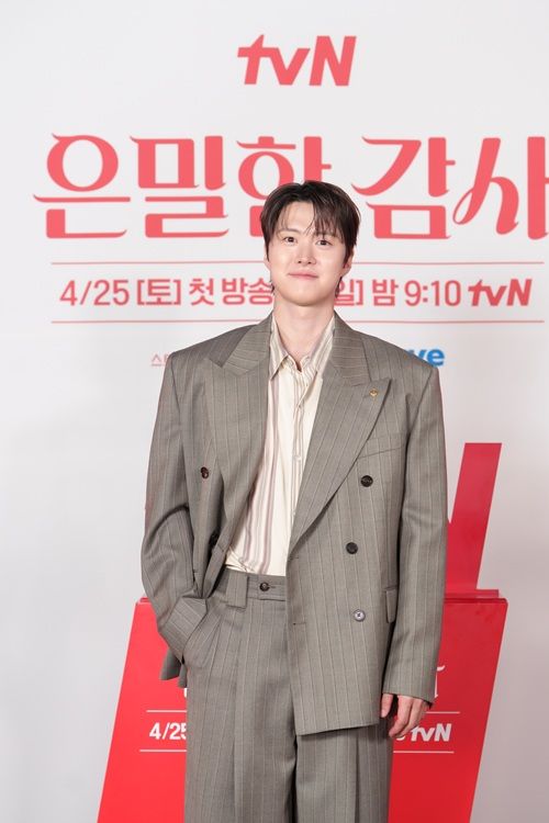 [서울=뉴시스] 20일 tvN 토일드라마 '은밀한 감사' 온라인 제작발표회에서 배우 공명이 포즈를 취하고 있다. (사진=tvN 제공) 2026.04.20. photo@newsis.com *재판매 및 DB 금지
