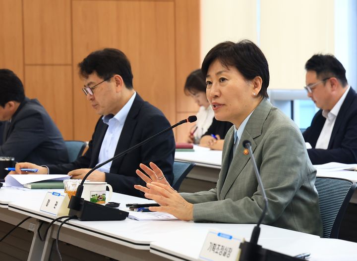 [세종=뉴시스] 농림축산식품부는 송미령 장관이 정부세종청사에서 '국정과제 이행상황 점검회의'를 주재하고 성과 창출 방안 등을 논의했다고 밝혔다. (사진=농식품부 제공) 2026.04.20. photo@newsis.com *재판매 및 DB 금지
