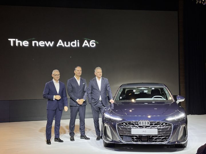 [서울=뉴시스] 신항섭 기자 = 20일 '더 뉴 아우디 A6 미디어 컨퍼런스'에 참석한 게르놋 될너 아우디 AG 이사회 의장(회장), 마르코 슈베르트 세일즈·마케팅 총괄 이사, 스티브 클로티 아우디 코리아 사장. 2026.04.20. *재판매 및 DB 금지