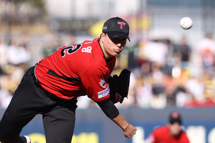 [서울=뉴시스] 프로야구 KIA 타이거즈 정해영이 5일 광주-기아챔피언스필드에서 열린 2026 신한 쏠 KBO리그 NC 다이노스전에 불펜 등판해 공을 던지고 있다. (사진=KIA 타이거즈 제공) 2026.04.05. *재판매 및 DB 금지