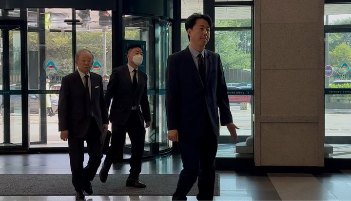 [서울=뉴시스] 박나리 기자 = 손경식 경총 회장이 서울아산병원에 마련된 구자은 LS 회장모친의 빈소를 찾았다. 2026.04.20. parknr@newsis.com *재판매 및 DB 금지